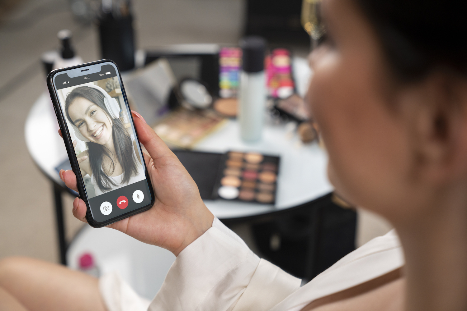 Top Beauty Apps That You'll Want To Download NOW