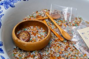 How Small Brands Use Crystal Details to Stand Out in Crowded Markets