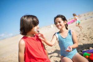 Tips for Reapplying Zinc Oxide Sunscreen Throughout the Day