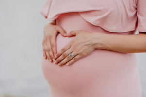 Dressing the Bump: Fashion Tips for a Stunning Maternity Photoshoot