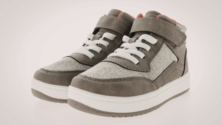 How Kids' Retro Low-Top Sneakers Fit into Streetwear Wardrobes Easily