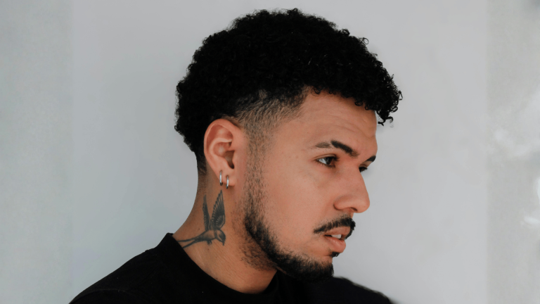 Men's Haircuts for Curly Hair A Complete Style Guide