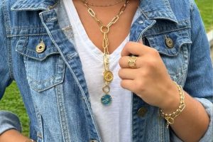 Why Interchangeable Accessories Are in Everybody’s Wardrobe