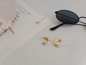 Looking for Jewelry That Matches Everything? Here’s What to Choose
