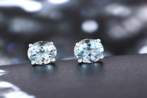 The Minimalist’s Guide to a Jewelry Capsule You’ll Actually Wear